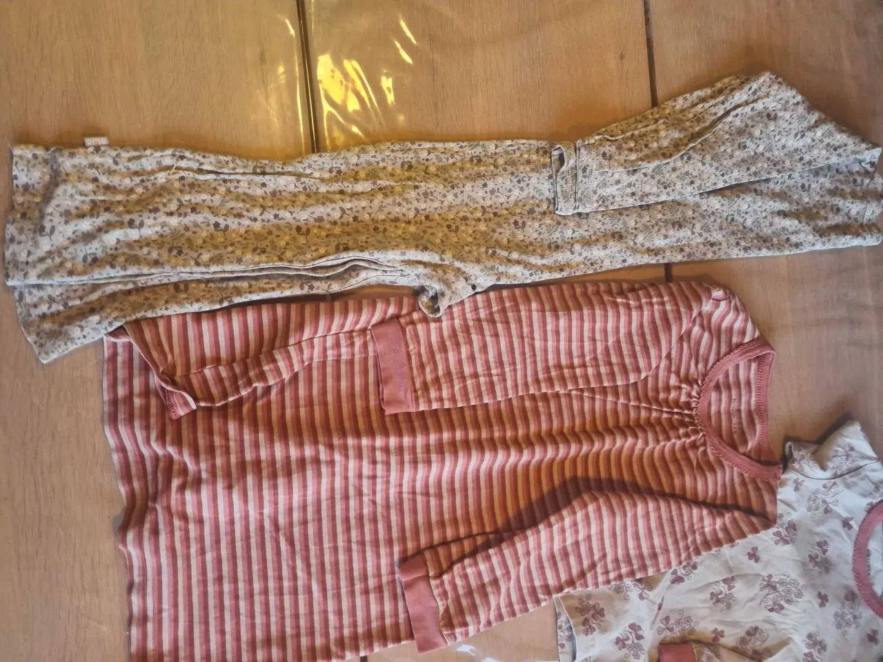 Billede 5 - Blandet børnetøj str 98