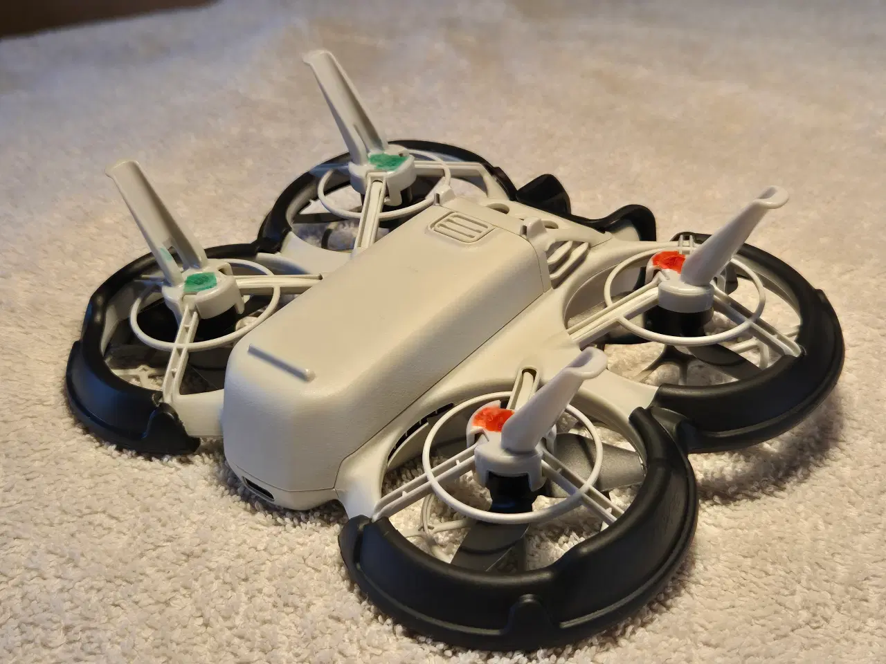 Billede 2 - DJI Neo med taske og 6 ekstra batterier.