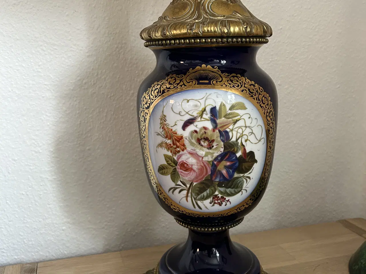 Billede 4 - 2 lamper med forskelligt blomster motiv 