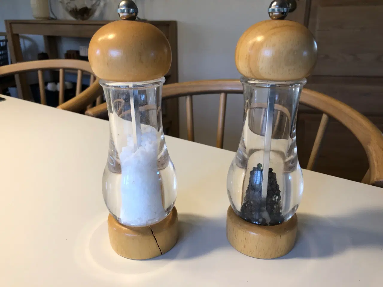 Billede 2 - Salt og Pebersæt i lyst træ og acryl