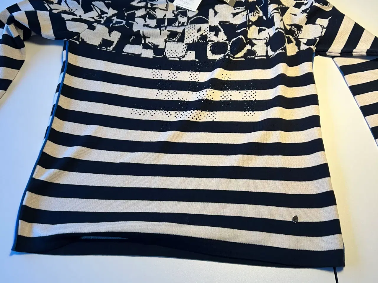 Billede 1 - Tynd strikke bluse 