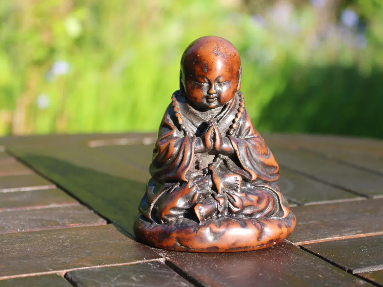 Billede 1 - Buddha figur af rødlig sten