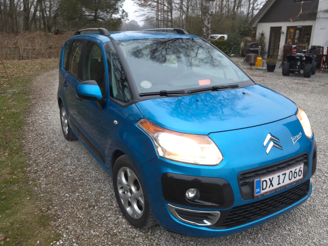 Billede 3 - Fin rummelig familiebil