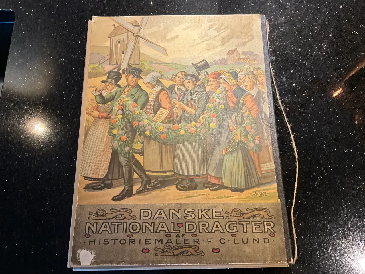 Billede 1 - 26 stk. litografiske national dragter