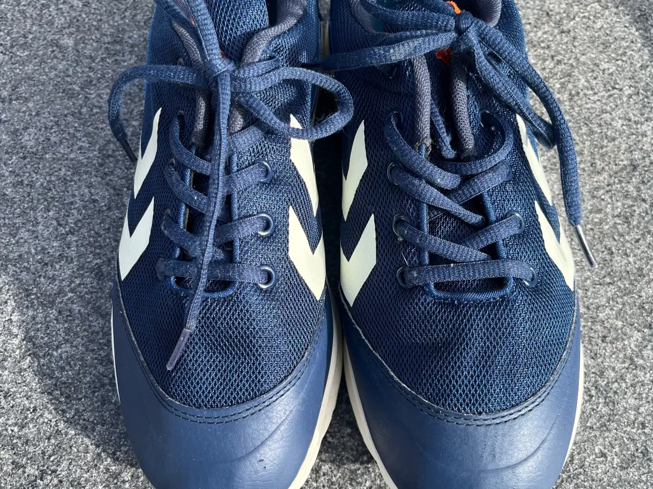 Billede 2 - Nærmest ubrugte Hummel sko til indendørs idræt str