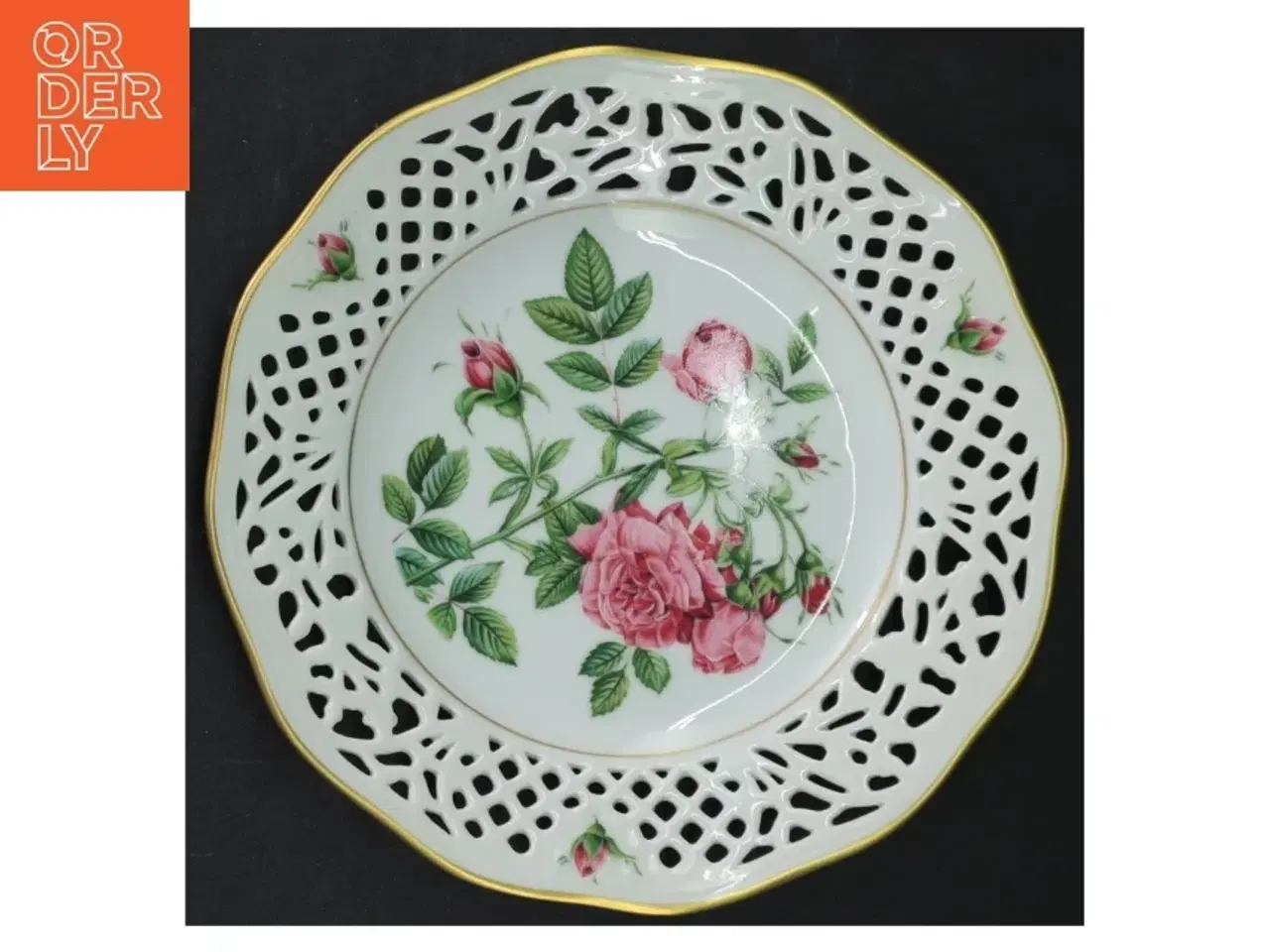 Billede 10 - Porcelænstallerken med gennembrudt kant og rosendekoration fra Firkløveren