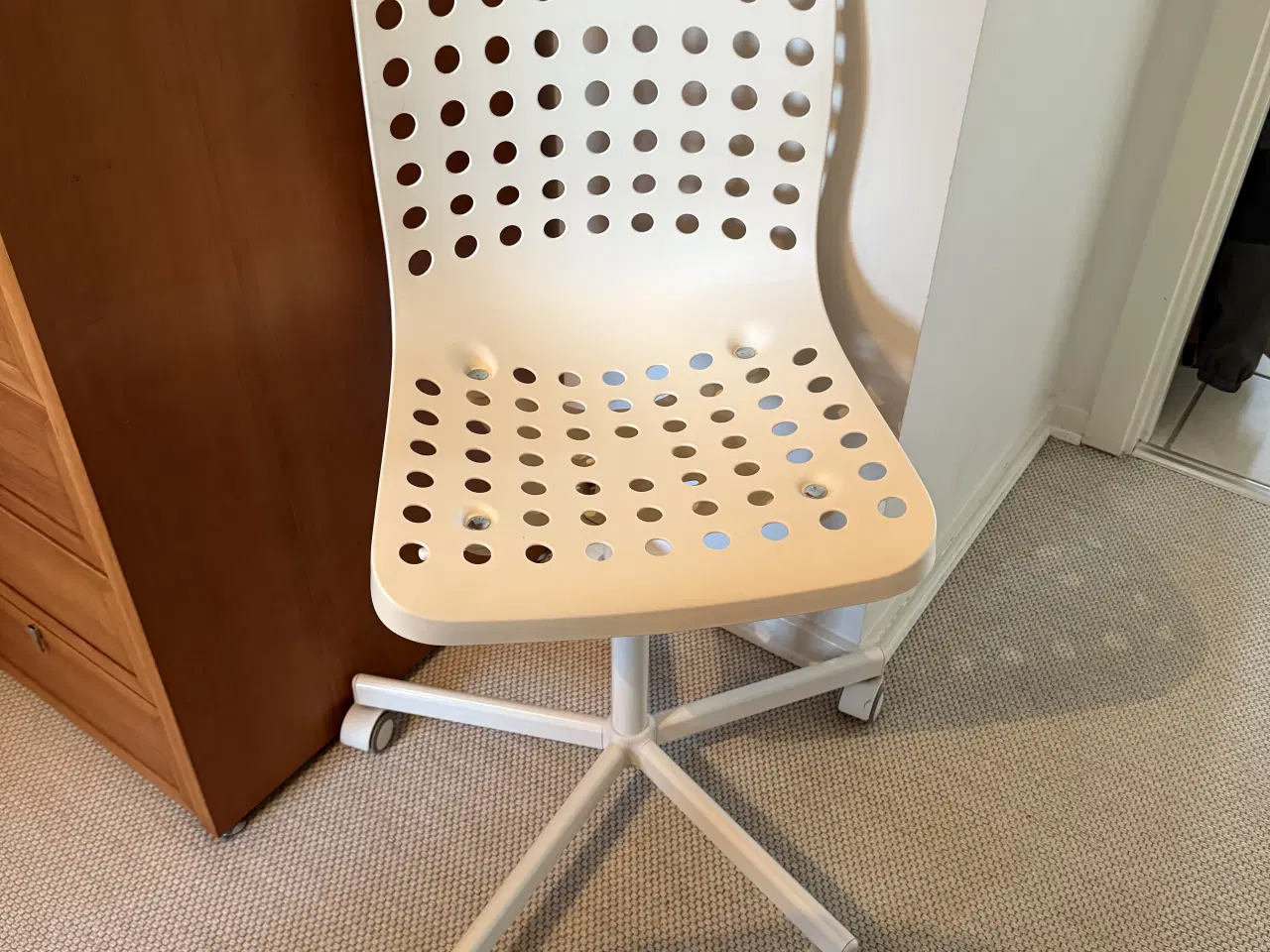 Billede 1 - Super fin kontorstol i sort eller hvid