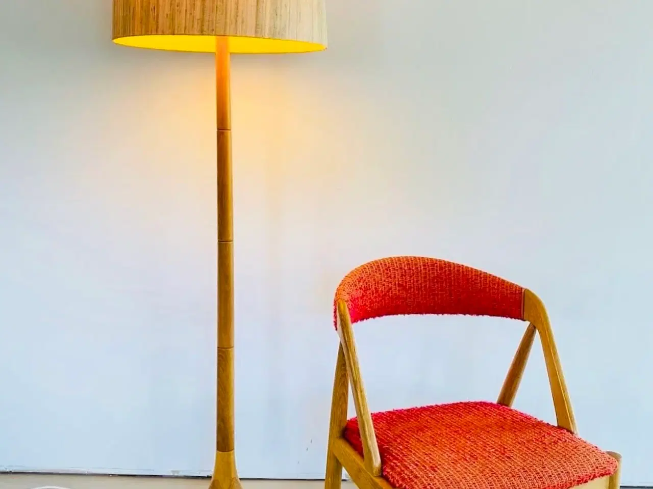 Billede 3 - Lisbeth Brams, gulvlampe. Massiv Egetræ