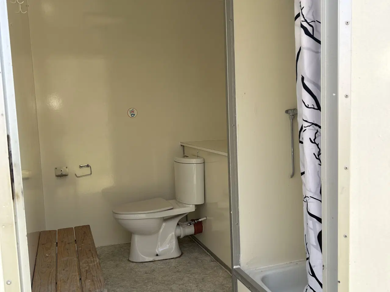 Billede 5 - Toilet og Badevogn