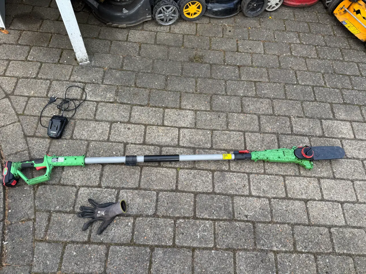 Billede 5 - Sælger en Florabest teleskopisk motorsav 20V