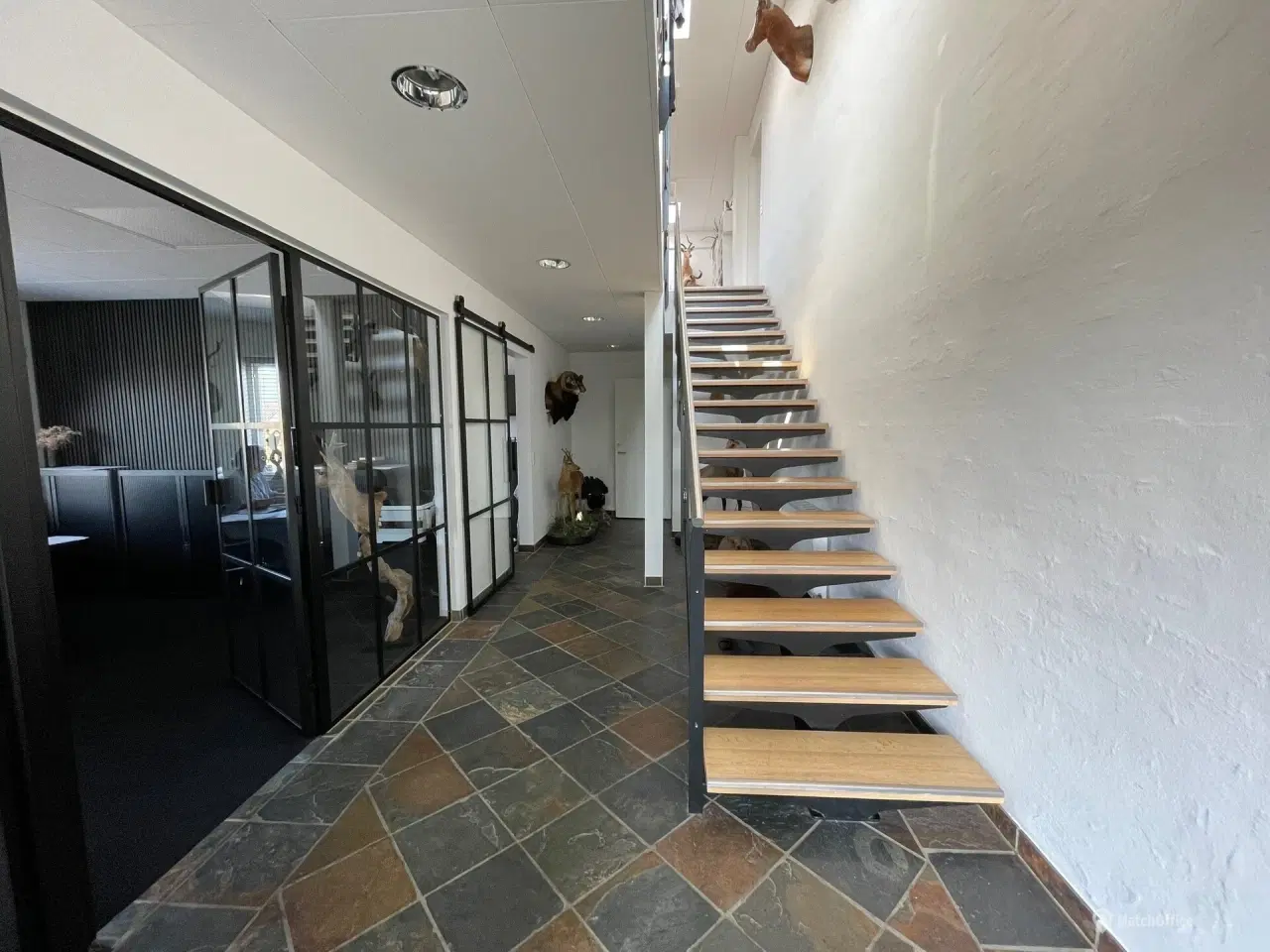 Billede 6 - Indhegnet lager med flotte kontorer