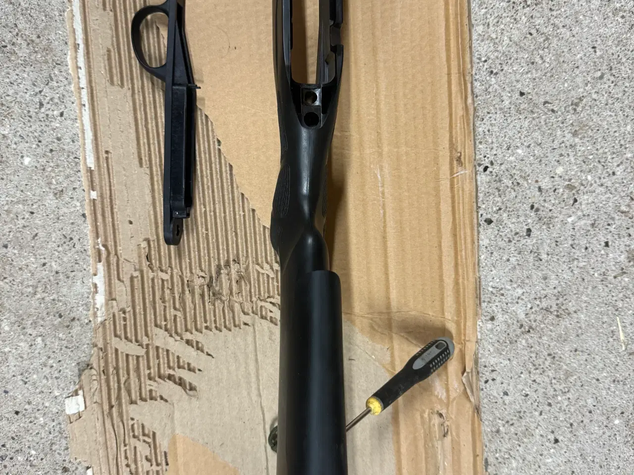 Billede 19 - Tikka T3 skæfte plus 1 stk 5 skuds magasiner