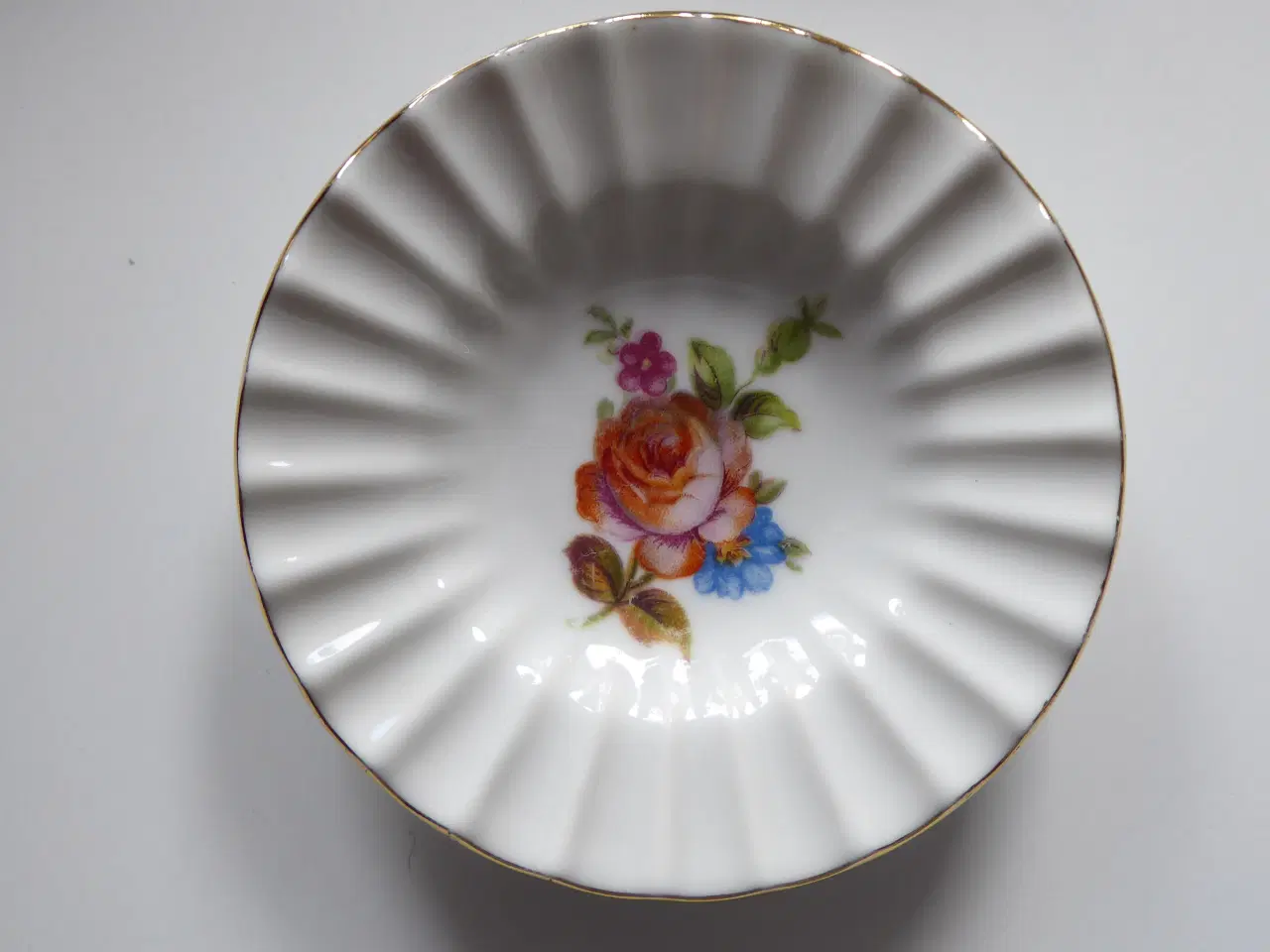 Billede 5 - Guld-staffeleret askebæger fra Lyngby Porcelæn