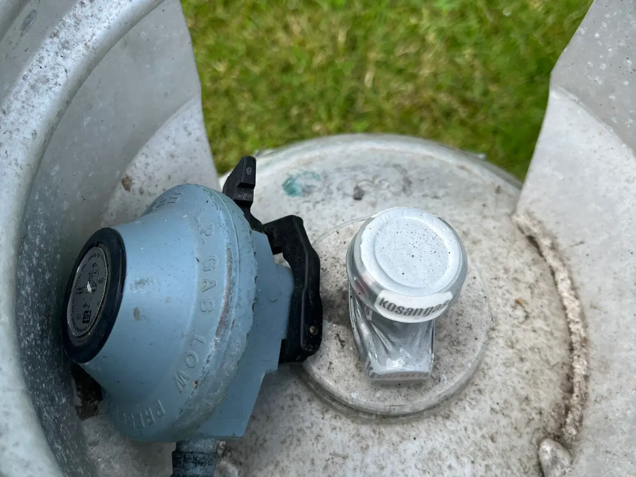 Billede 2 - Campinggas med regulator 6 kg. 