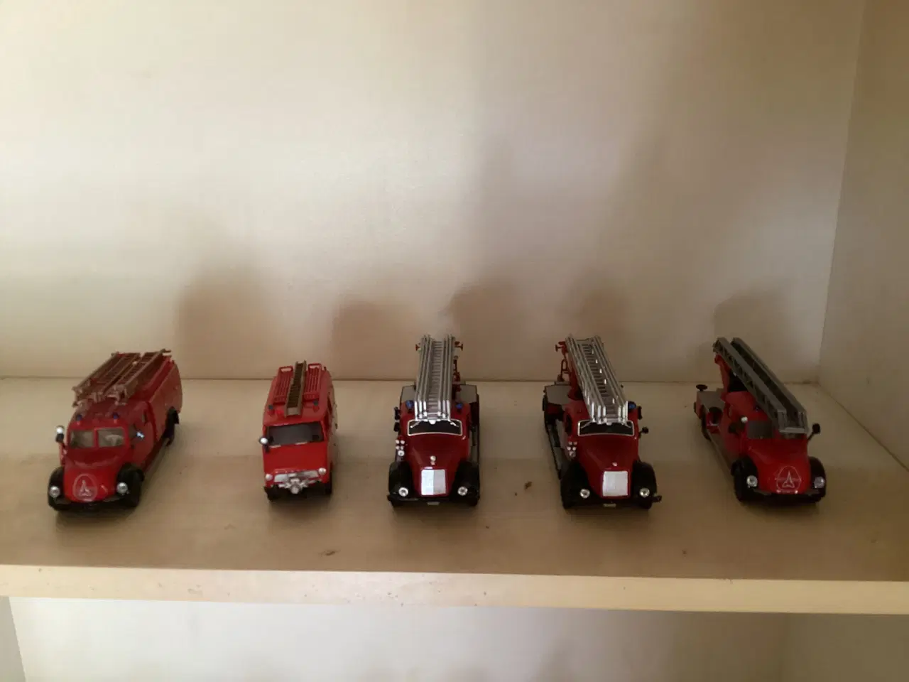 Billede 5 - Masser af udrykningskøretøjer 