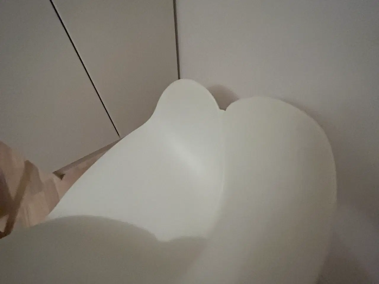 Billede 3 - Spisebordsstol, hvid skal stol fra Sinnerup