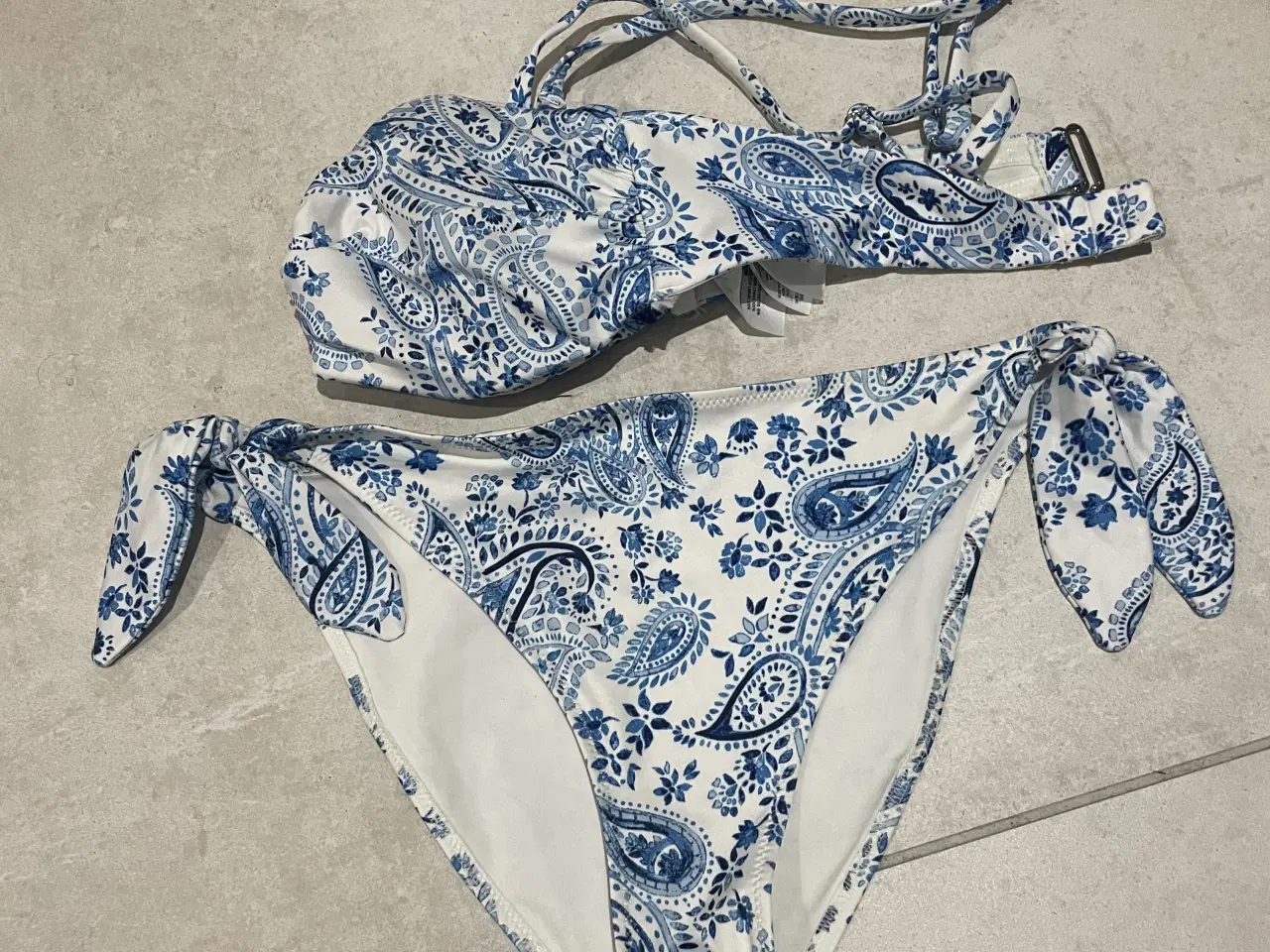 Billede 3 - 3 bikini i Pink, rød og blå/hvid mønstret