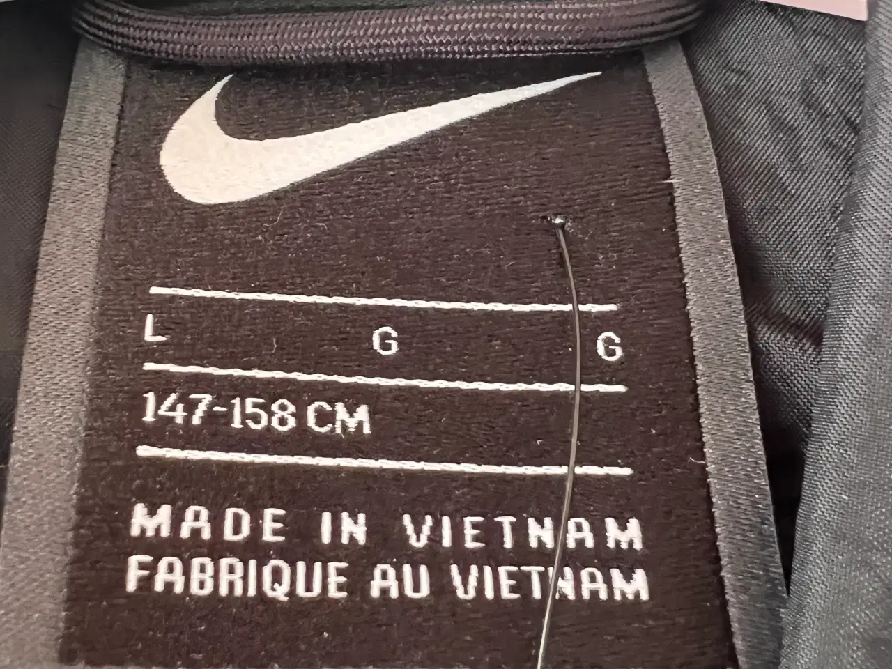 Billede 9 - NY Sort Nike Tech Pack Jakke. (Str. L/147-158 Cm.)