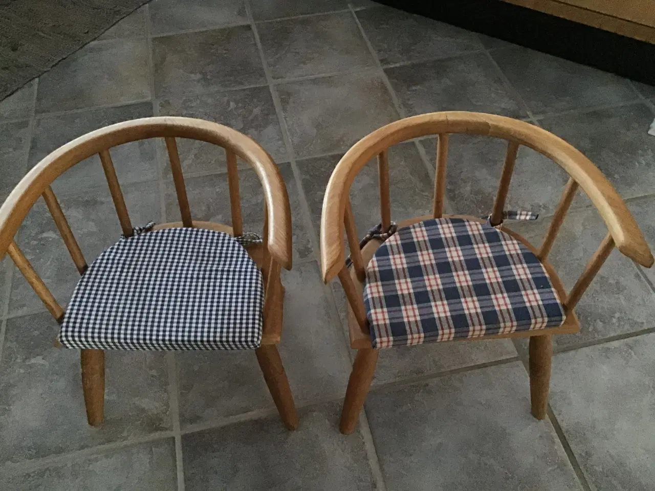 Billede 2 - Håndlavet Borde/stole sæt til børn - BUD MOIDTAGES