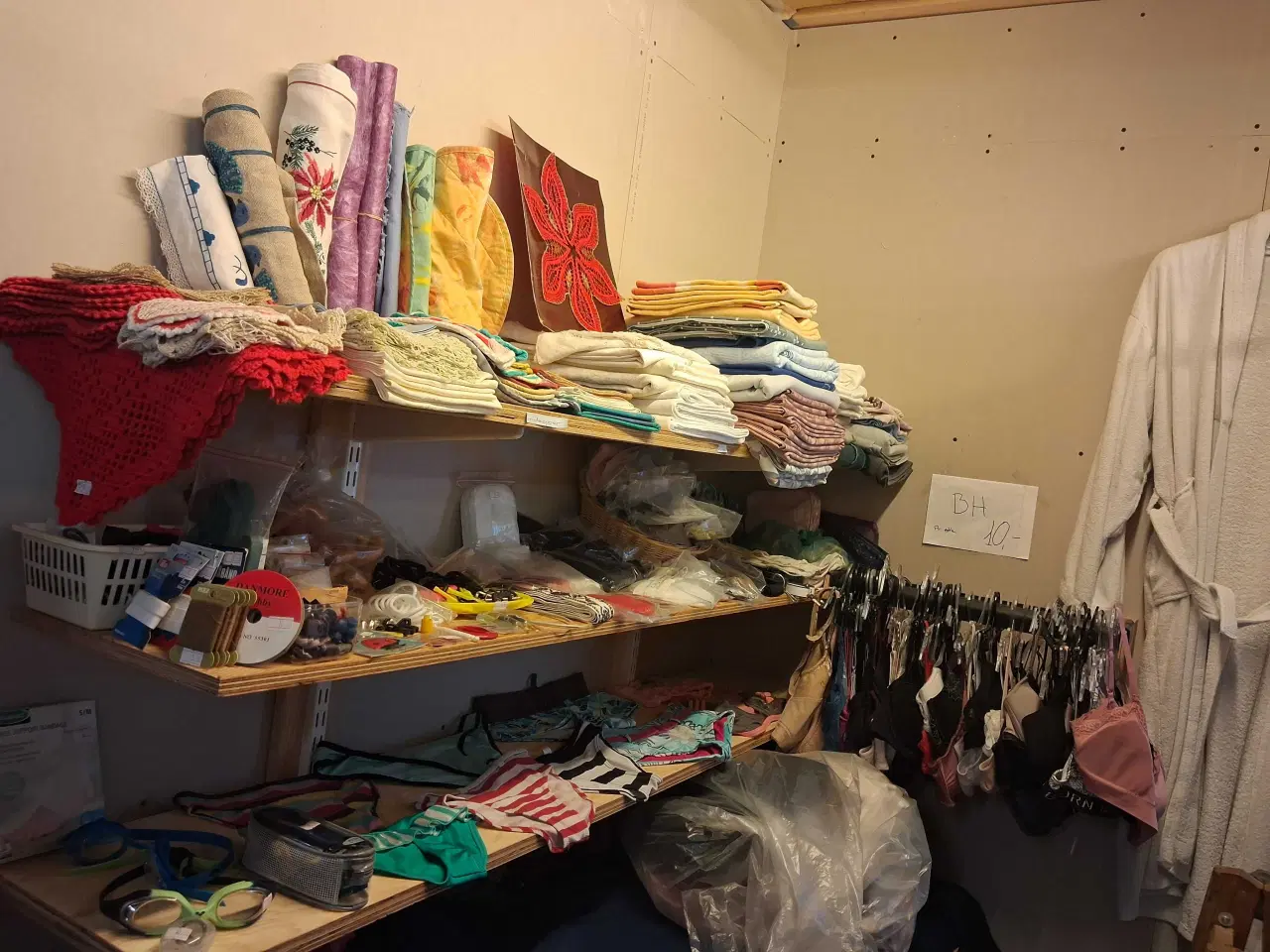 Billede 1 - STORT tøj og loppemarke