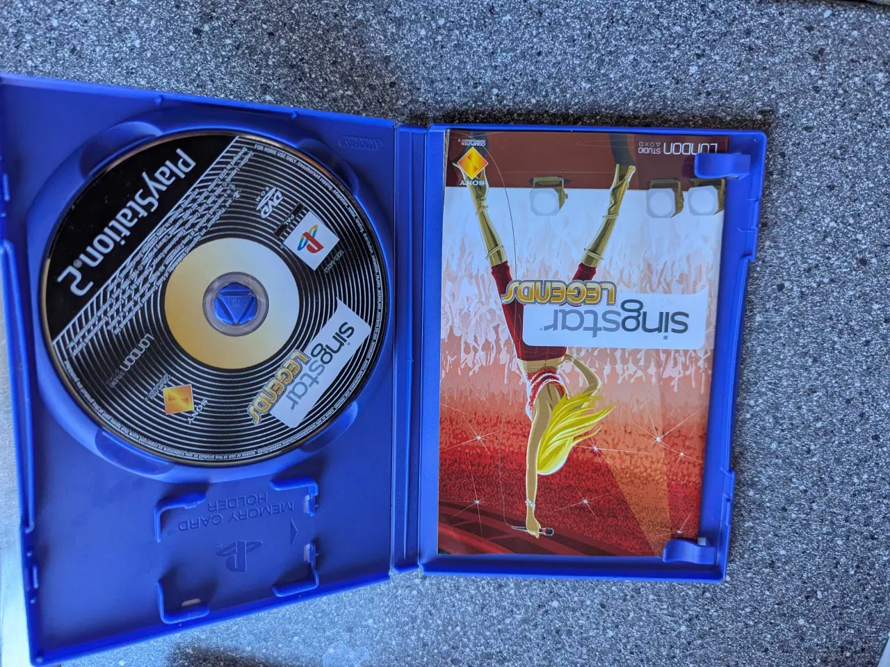 Billede 13 - Ps2 singstar pakke 4 spil/ 6 microfoner 