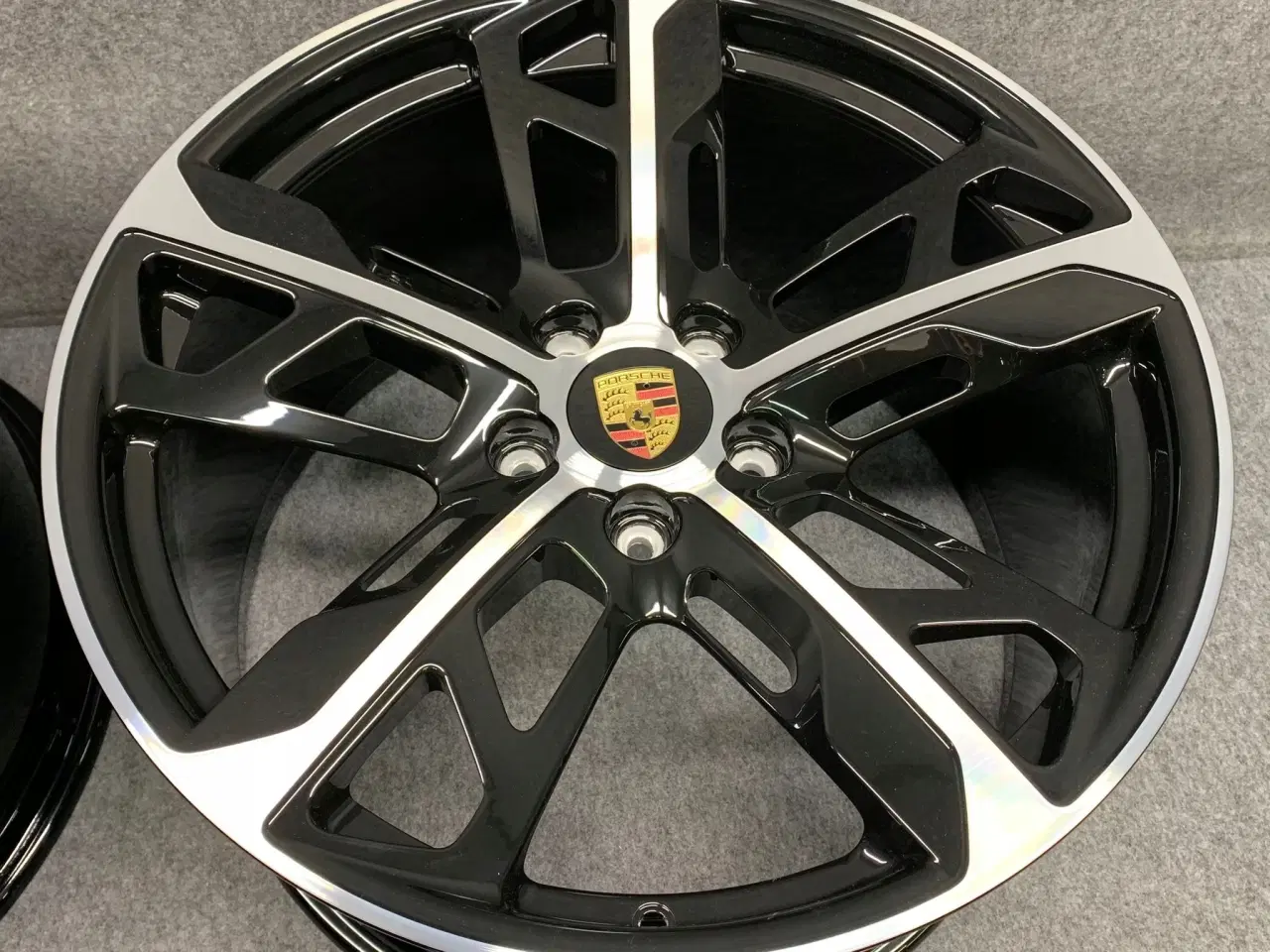 Billede 4 - PORSCHE TAYCAN MISSION E 9J1 9,5J og 11,5J x 21"