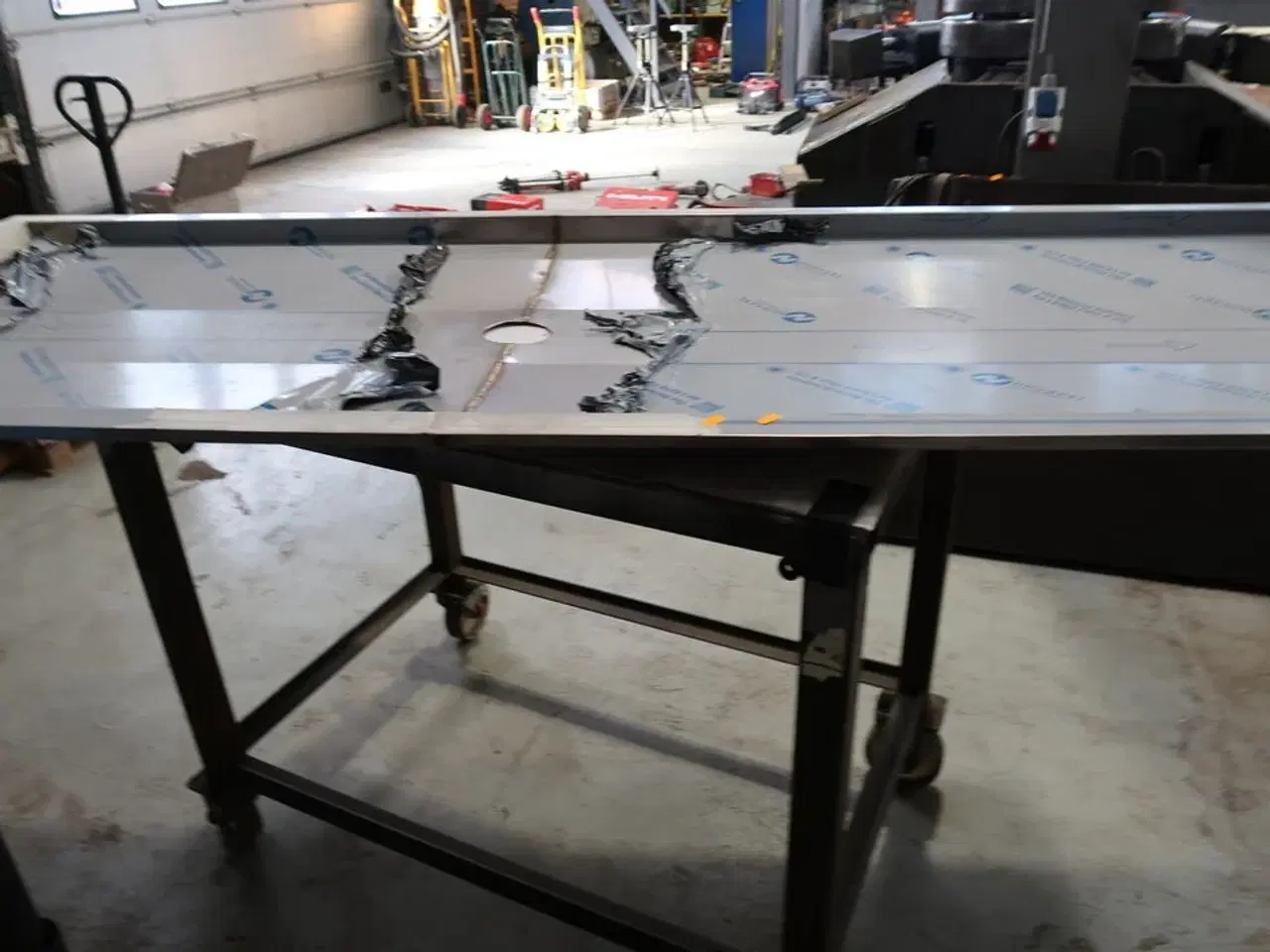 Billede 2 - Arbejdsbord på hjul