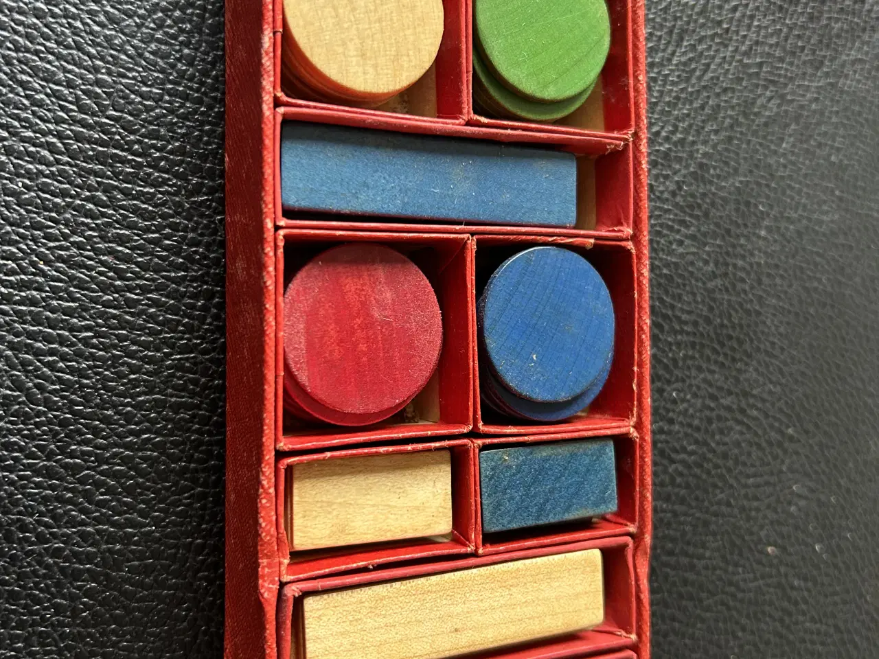 Billede 1 - Diverse jetoner i ben og træ