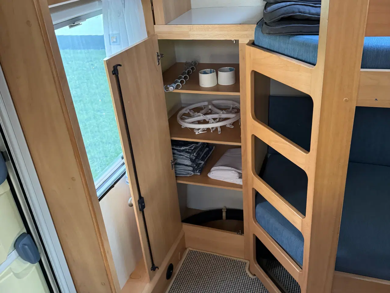 Billede 7 - Hobby 560 KMFE de luxe easy+mover, fortelt, løsøre