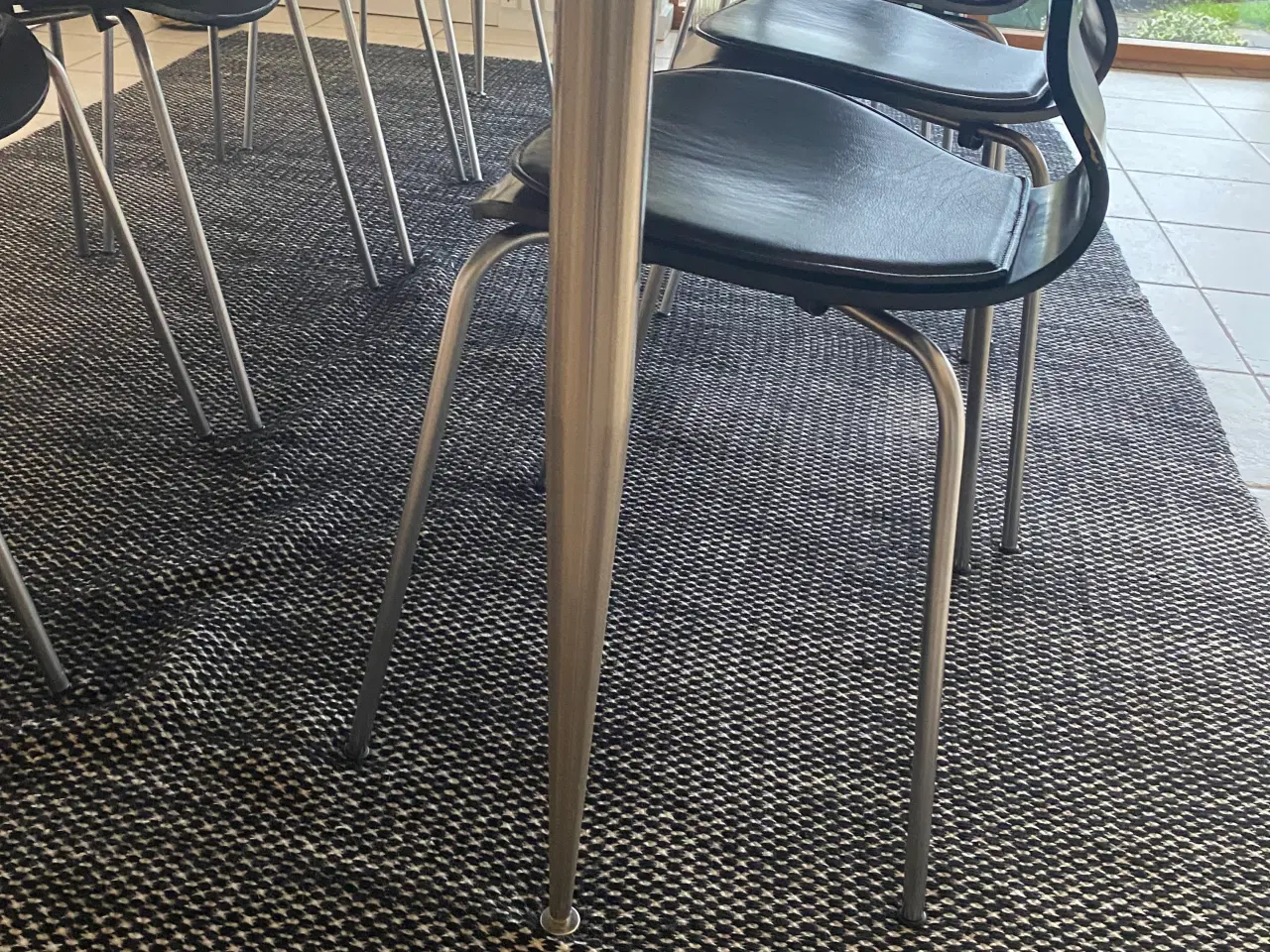 Billede 4 - Hvidt ovalt spisebord i corion med 2 plader