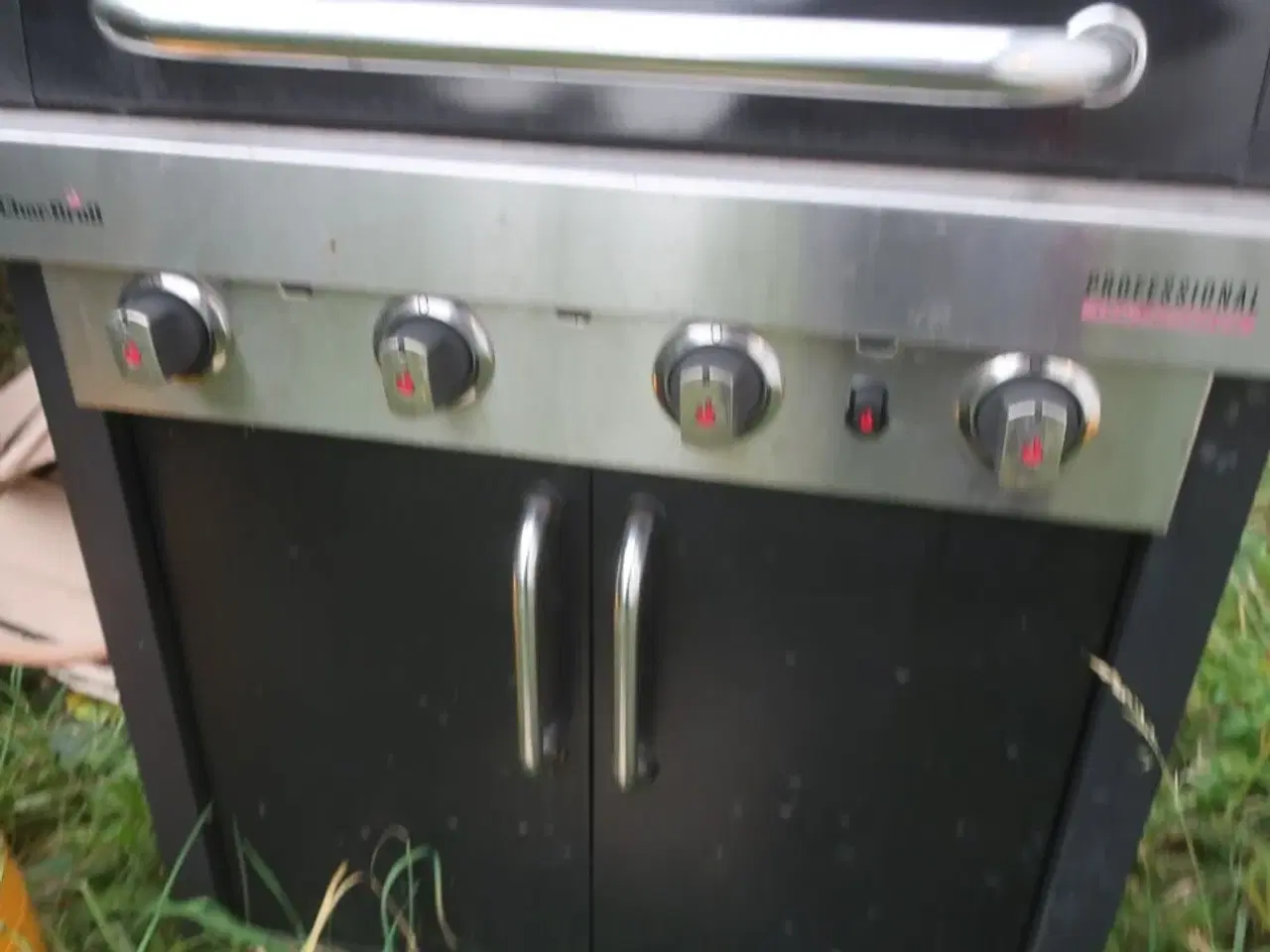 Billede 3 - Grill CHAR-BROIL PROFESSIONAL med 2 stk. gasflasker