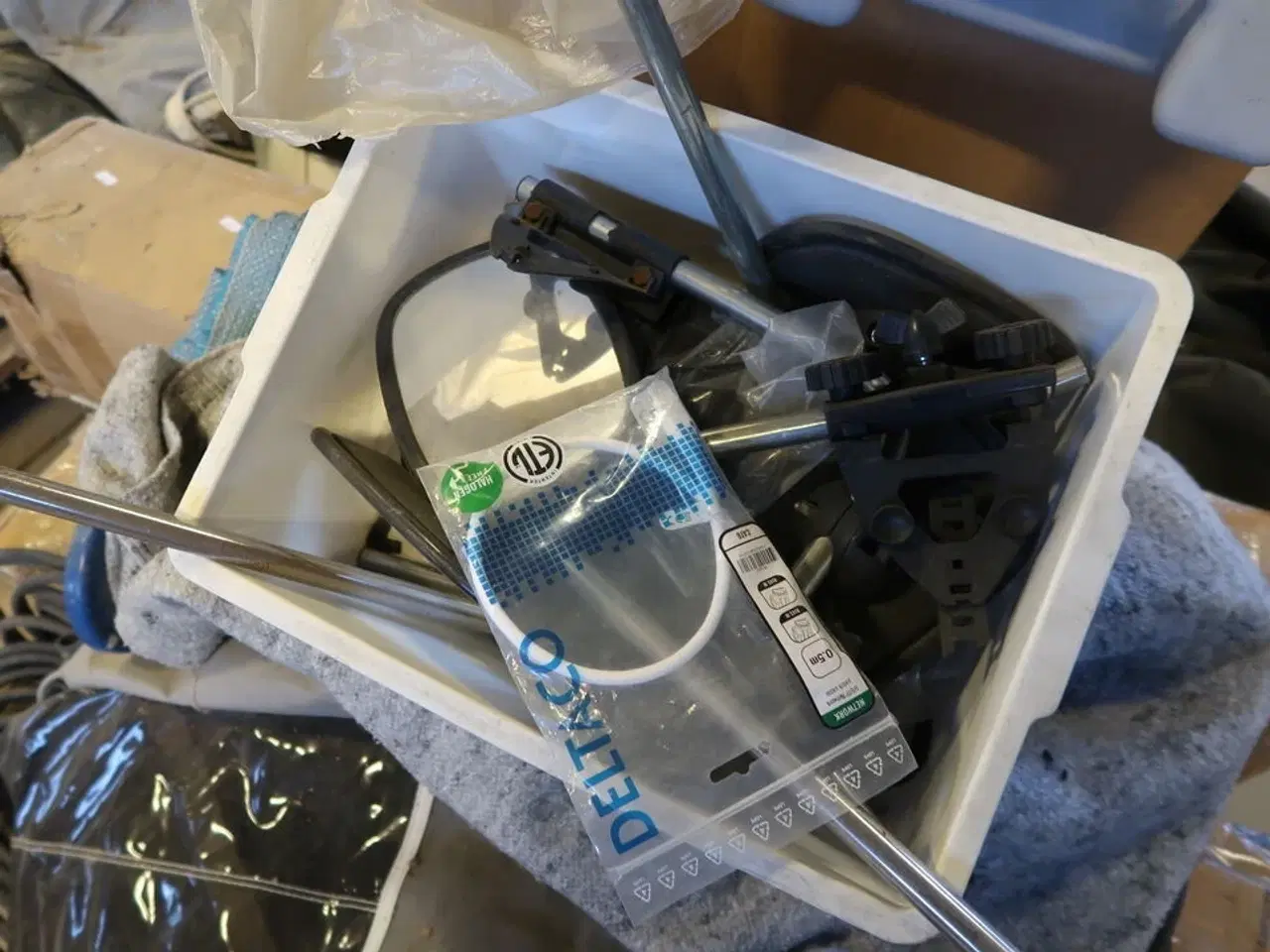 Billede 2 - Campingudstyr på 2 paller