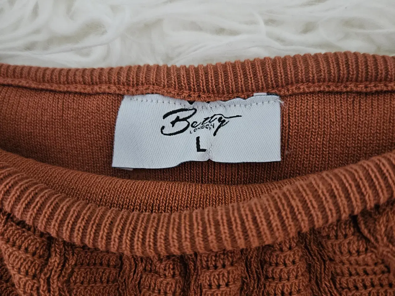 Billede 3 - BETTY LONDON RALEIGH-KAMEL TOP 