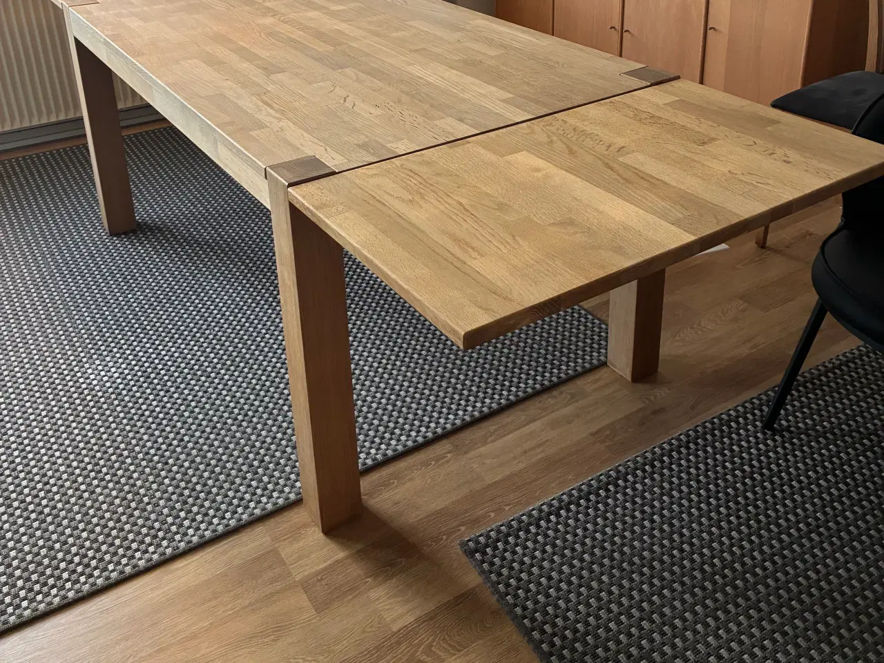 Billede 1 - Sæbebehandlet egetræs spisebord