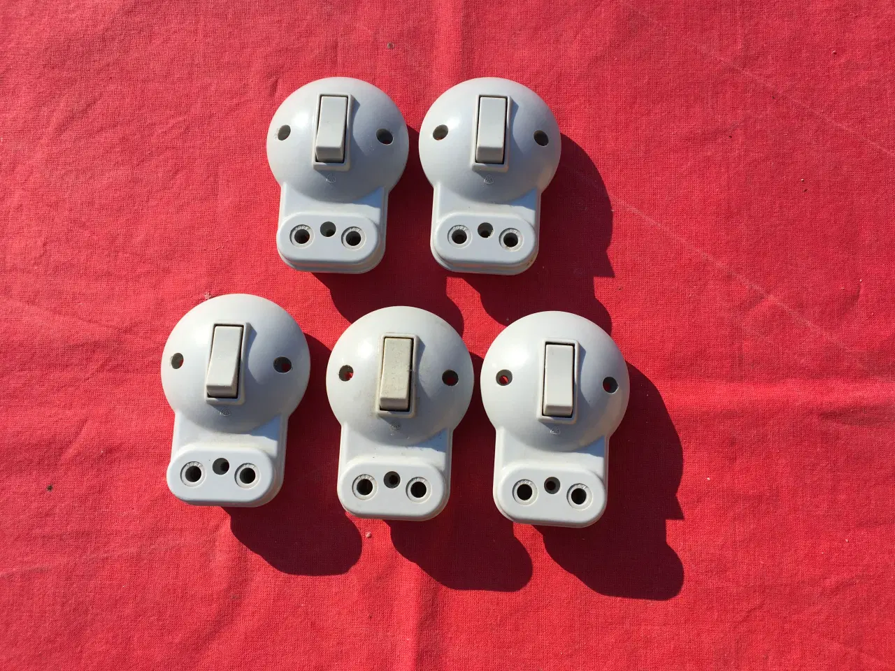 Billede 1 - Et pol stikkontakter fra LK