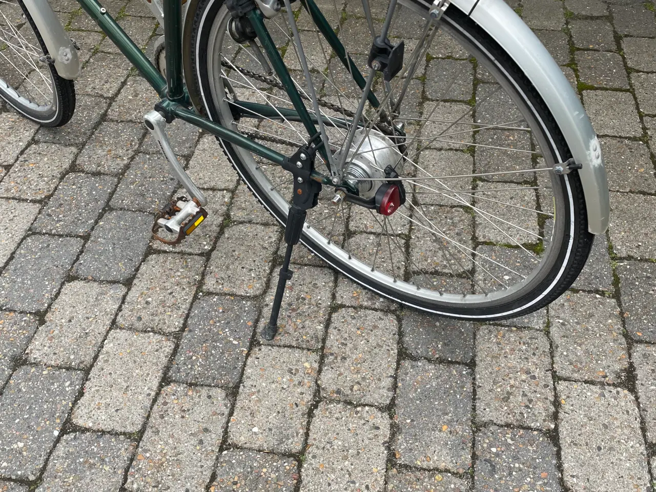 Billede 2 - Herrecykel nyligt istandsat. For og baglygte virk.