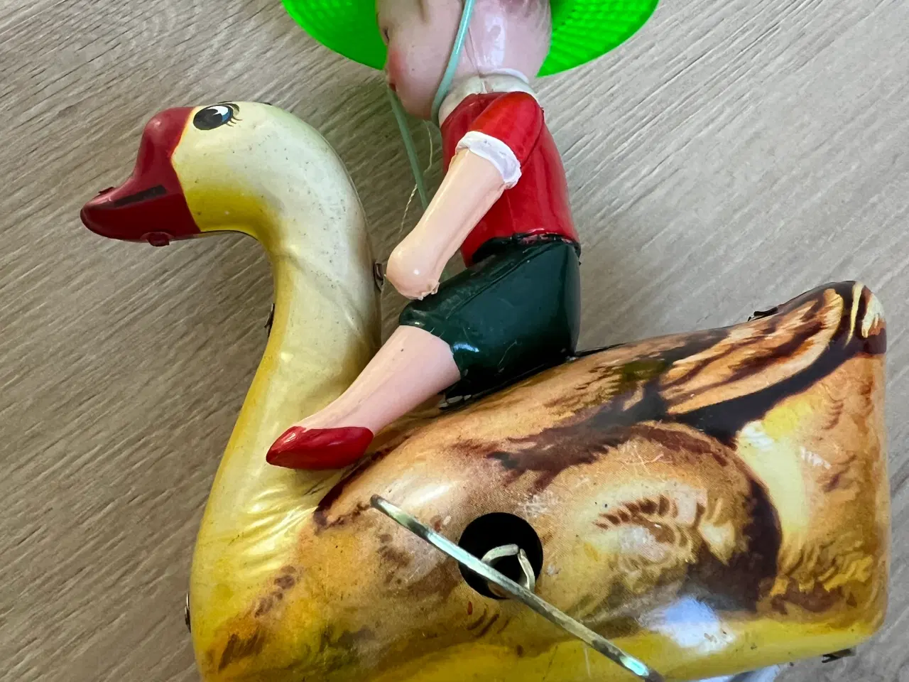 Billede 4 - Blikpladelegetøj dreng rider på gås