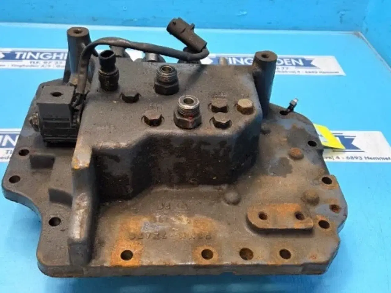 Billede 17 - Ford 8340 Dæksel F3NN7Z479