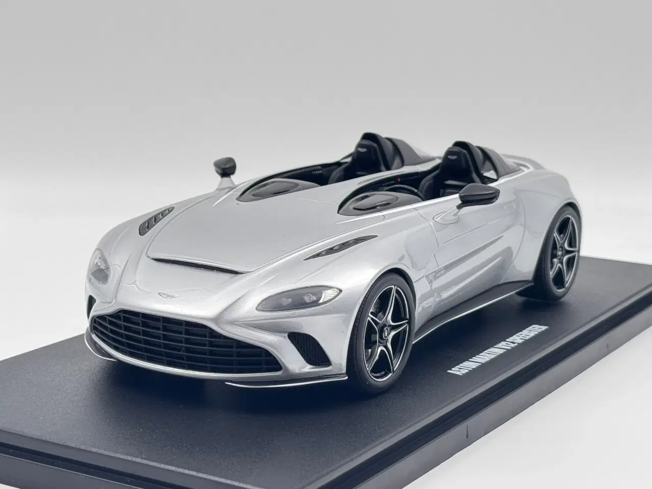 Billede 1 - 2020 Aston Martin V12 Speedster - 1:18