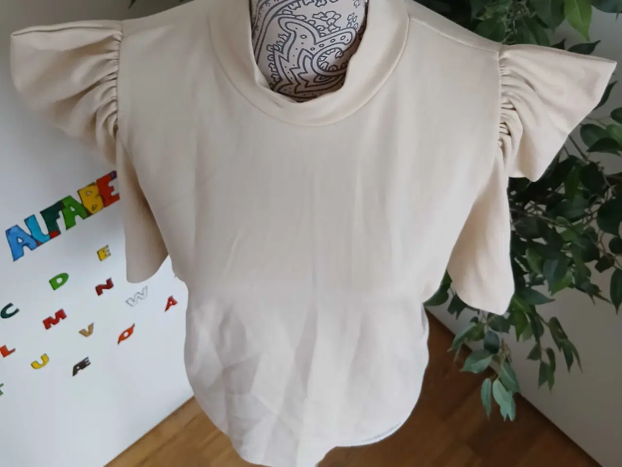 Billede 2 - Top. Pieces. Medium/38