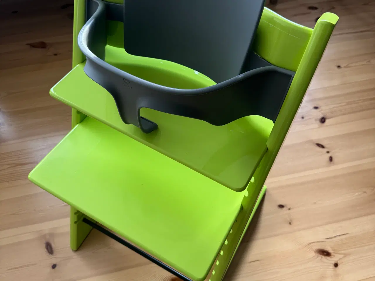 Billede 4 - Stokke trip trap højstol i limegrøn