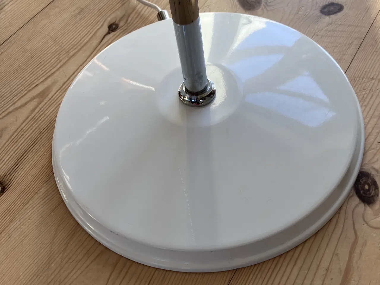 Billede 5 - Gubi Bestlite gulvlamper hvid metal 2 stk