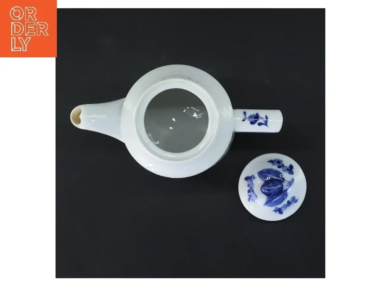 Billede 4 - Porcelænskande med blå blomst motiv, Royal Copenhagen (str. 17 cm) fra Royal Copenhagen