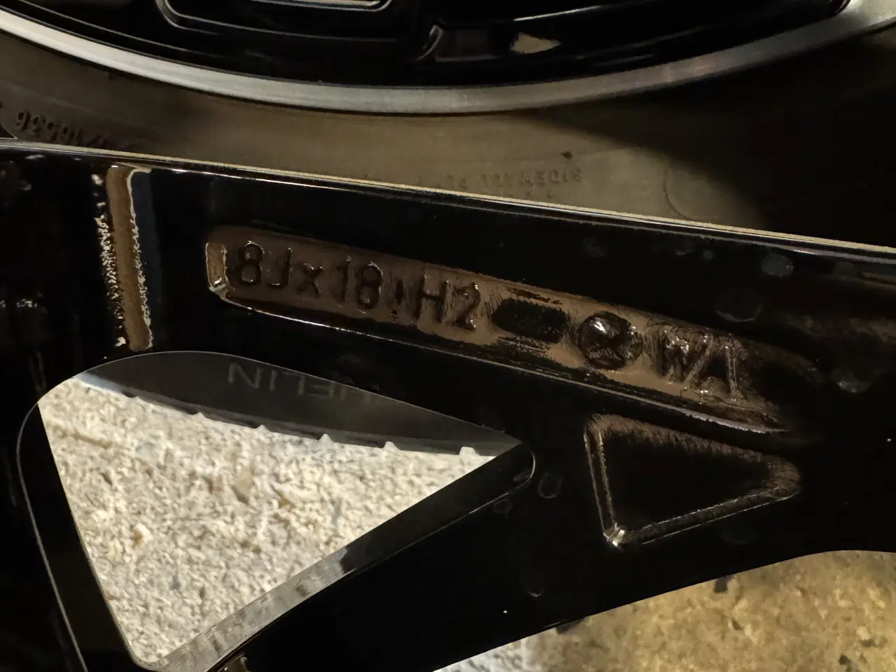 Billede 1 - Alufælge med dæk