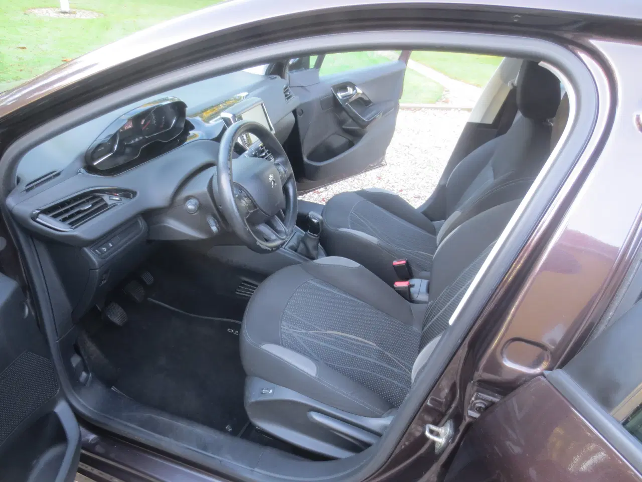 Billede 13 - Peugeot 208 1.4 i 95 Hk. År 2012. 