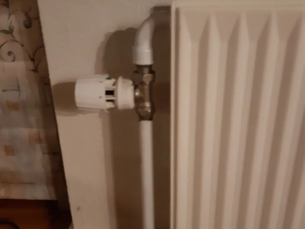 Billede 2 - Hvide panelradiatorer med termostater 