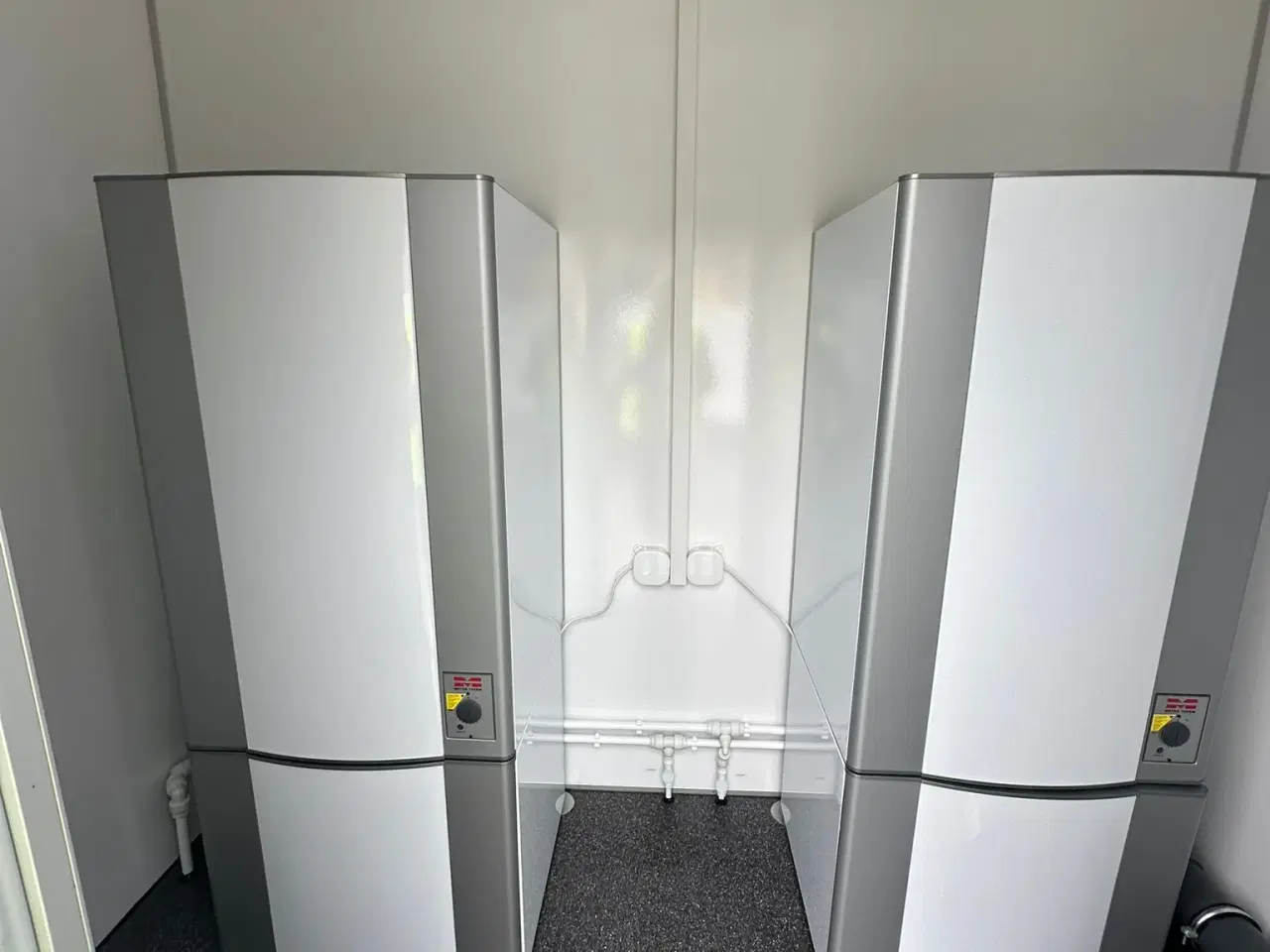 Billede 10 - Type 900: Toilet & Badvogn med 6 bad og 5 urinaler