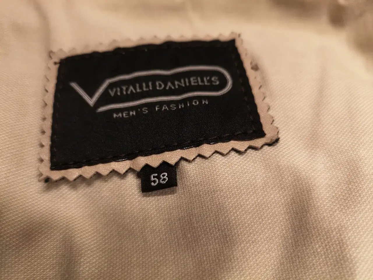 Billede 3 - Lys jakke i læder