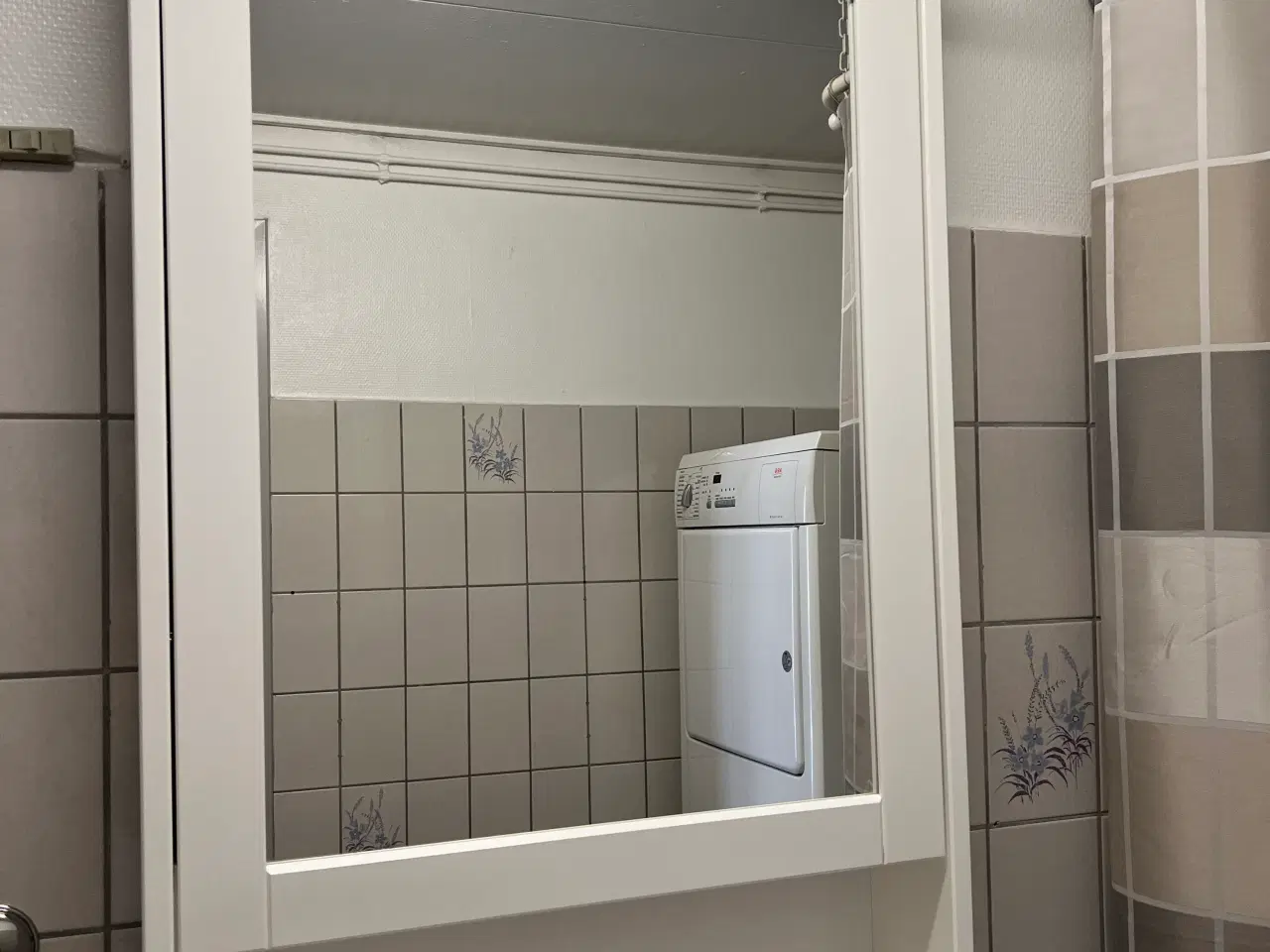Billede 1 - Ikea Hemnes spejlskab