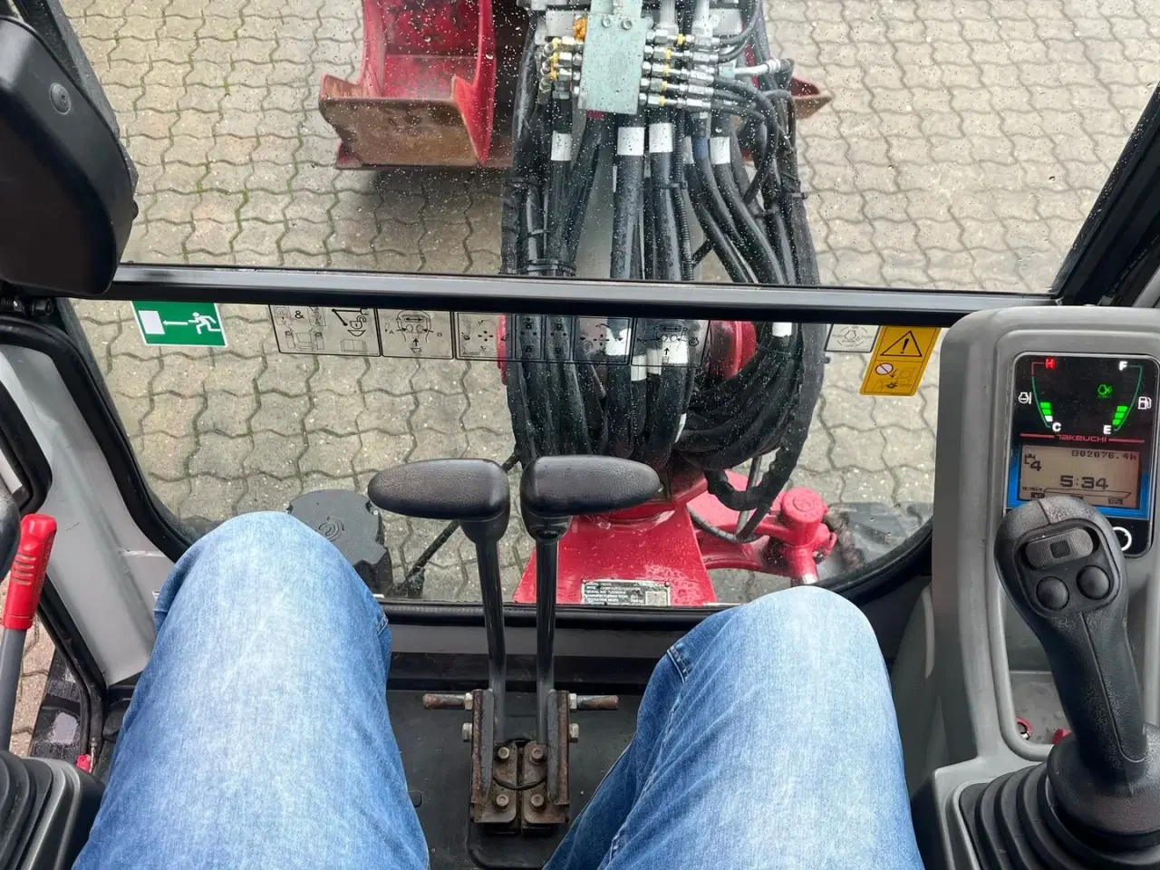 Billede 9 - Takeuchi TB225 Hydraulisk Tiltfæste, centralsmørring +3 skovle